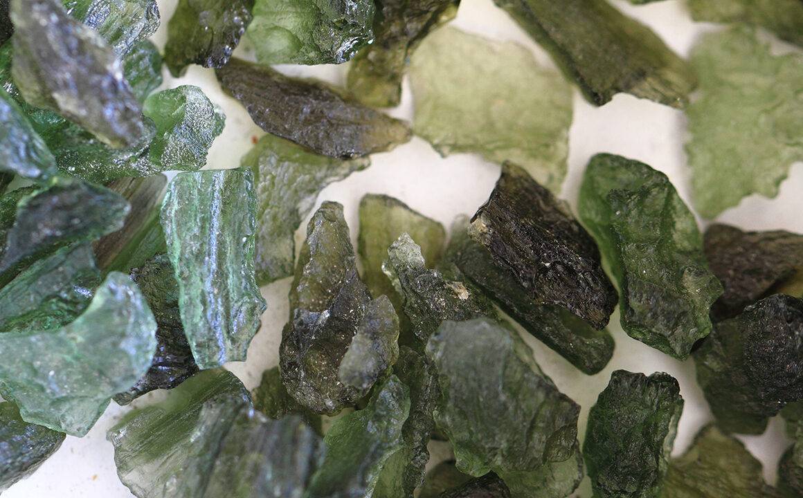 things-you-should-know-about-moldevite-main-image-moldavite-stones