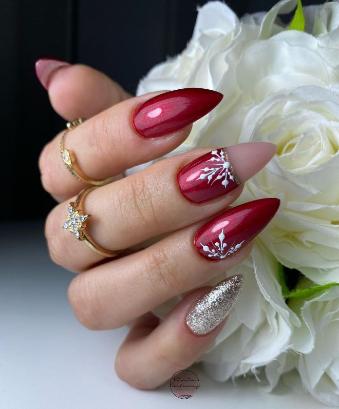 Stand Out Your Nails With These Amazing Christmas Manicure Ideas