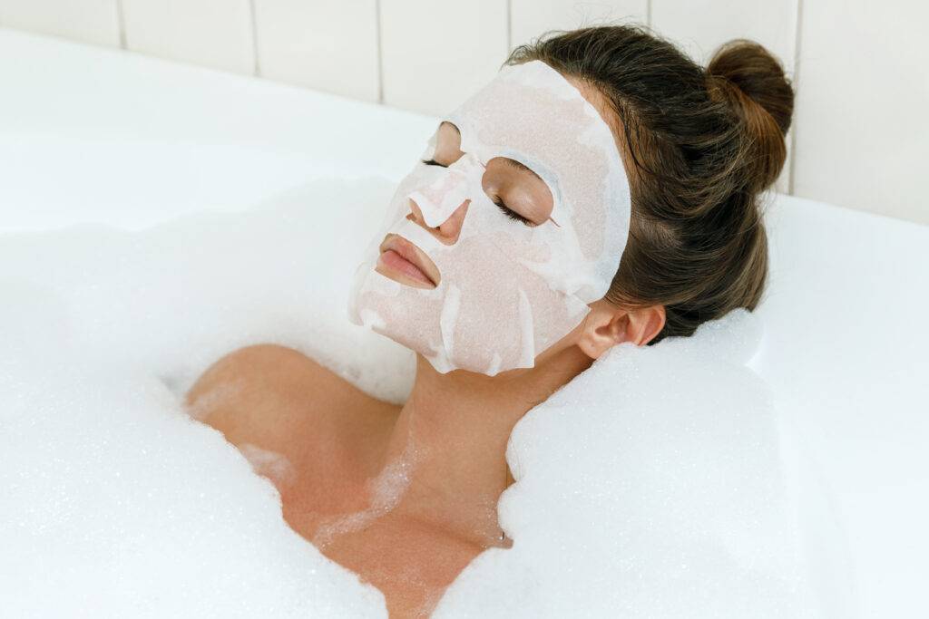 beauty-trends-woman-in-tub-with-face-mask-on