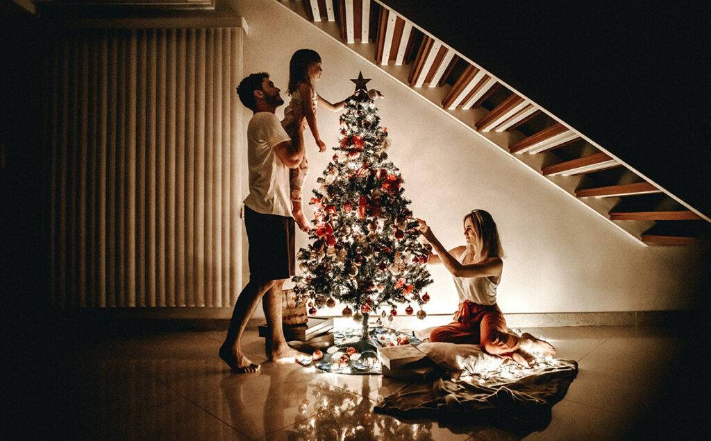 decorating-christmas-tree