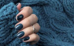 green-grey-blue-dip-powder-manicure