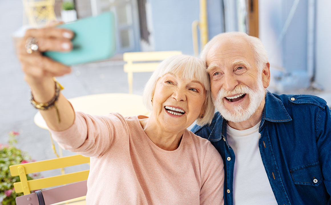 senior-citizens-taking-selfie