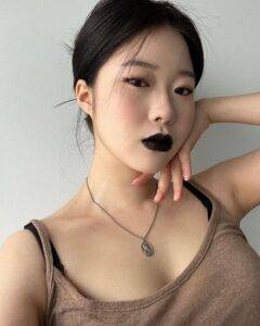 Black Lips Are The New Trend To Lift Your Bold Looks