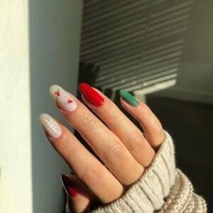 Get Into The New Year Spirit With These Classic Glam Nail Designs