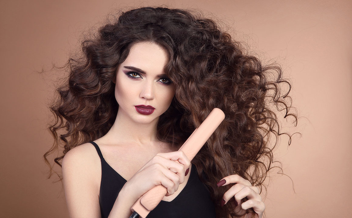 curly-hair-glam-makeup