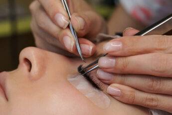 tips-to-improve-your-lash-technician-skills-woman-applying-lash-extensions-main-image