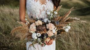 why-brides-are-switching-to-dried-wedding-flowers-woman-holding-dried-flowers