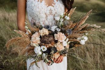 why-brides-are-switching-to-dried-wedding-flowers-woman-holding-dried-flowers