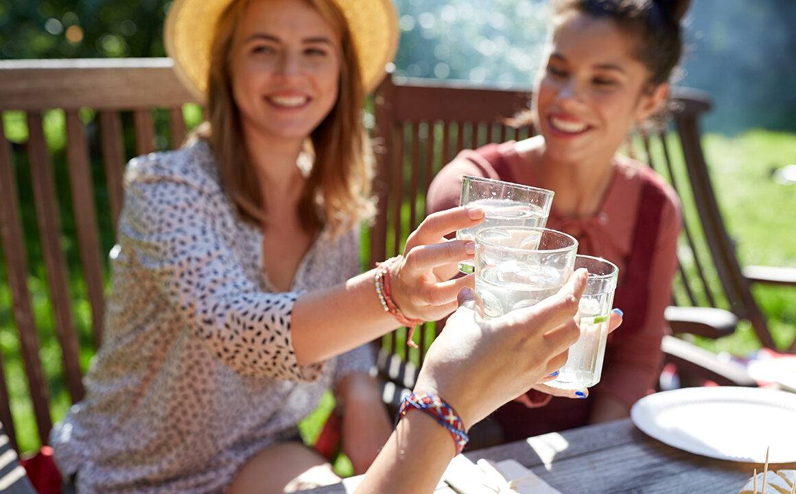unique-dining-experiences-in-virginia-women-cheering-drinks
