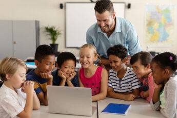 kids-learning-in-classroom