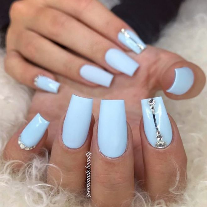 Ice Blue Nails Are Here To Make Summer 2022 Bearable 2
