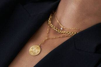 medailon-gold-necklace