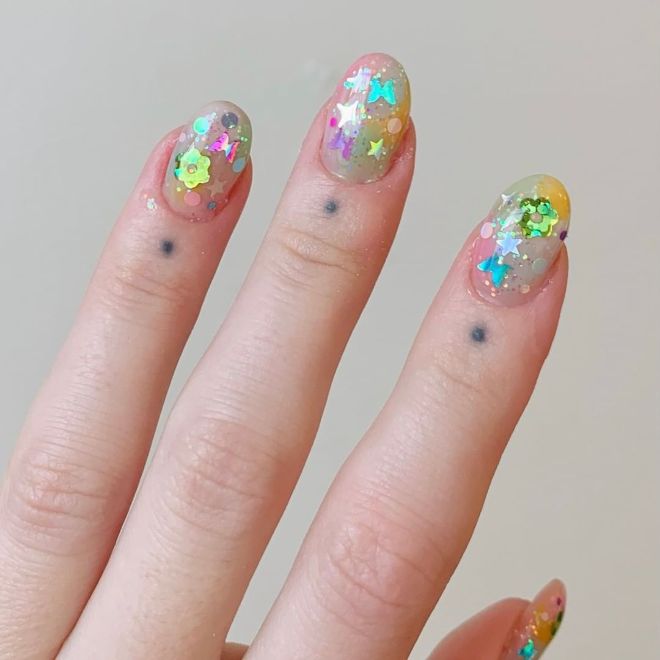 These Shiny Sequin Nails are Back in Style Today!