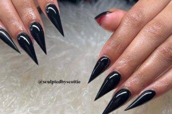 Tired Of The Boring Nail Shapes These Stunning Stiletto Nails Are the Solution