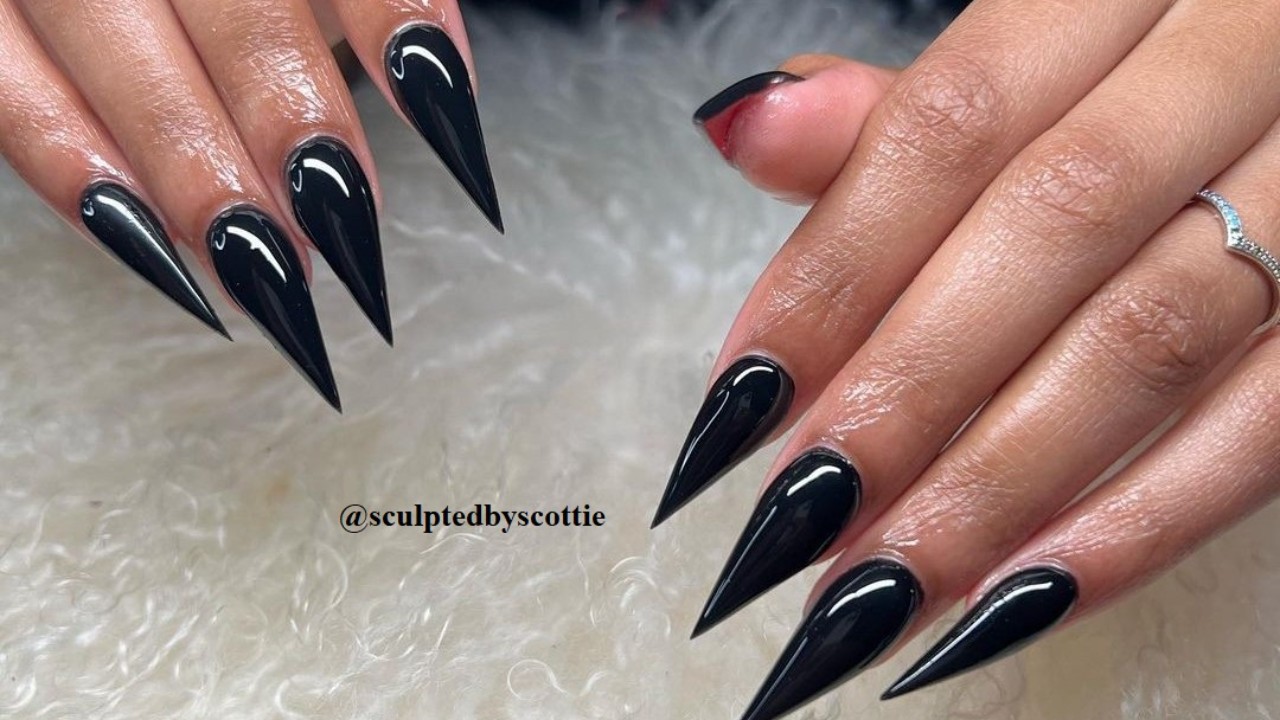 Tired Of Boring Nail Shapes? These Stunning Stiletto Nails Are the Solution  | Fashionisers©