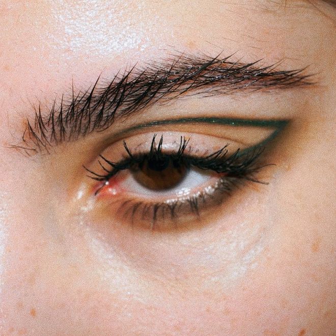 End Your Summer On A High Note With 60s Eyeliner