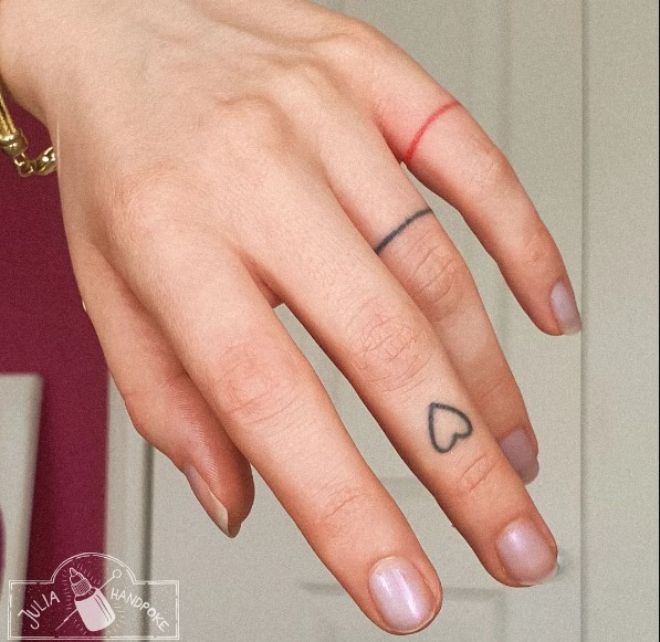 These Stunning Finger Tattoos Will Give You A Bombshell Look