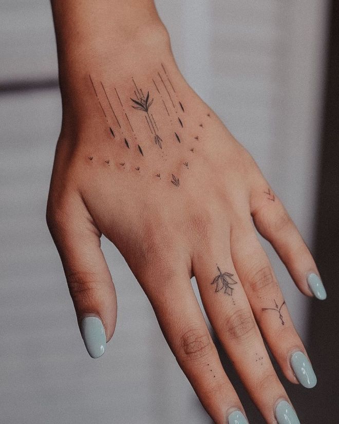 These Stunning Finger Tattoos Will Give You A Bombshell Look