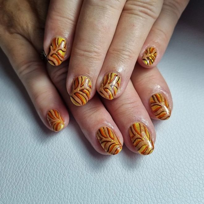 Recreate These Trending Thanksgiving Nail Designs This Fall!