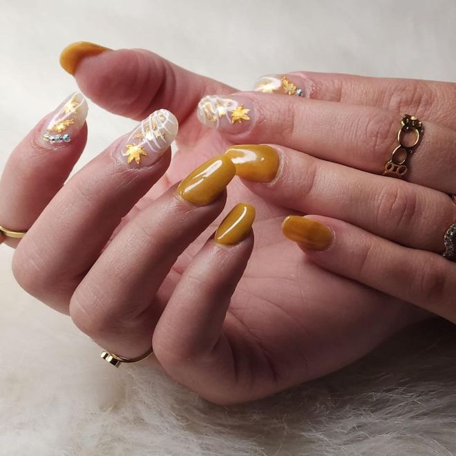 Recreate These Trending Thanksgiving Nail Designs This Fall!