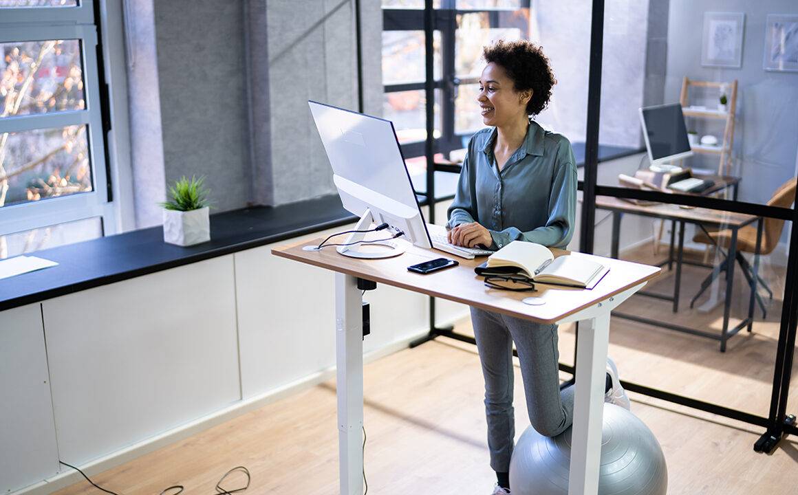 how-a-standing-desk-can-help-you-stay-fit-and-health