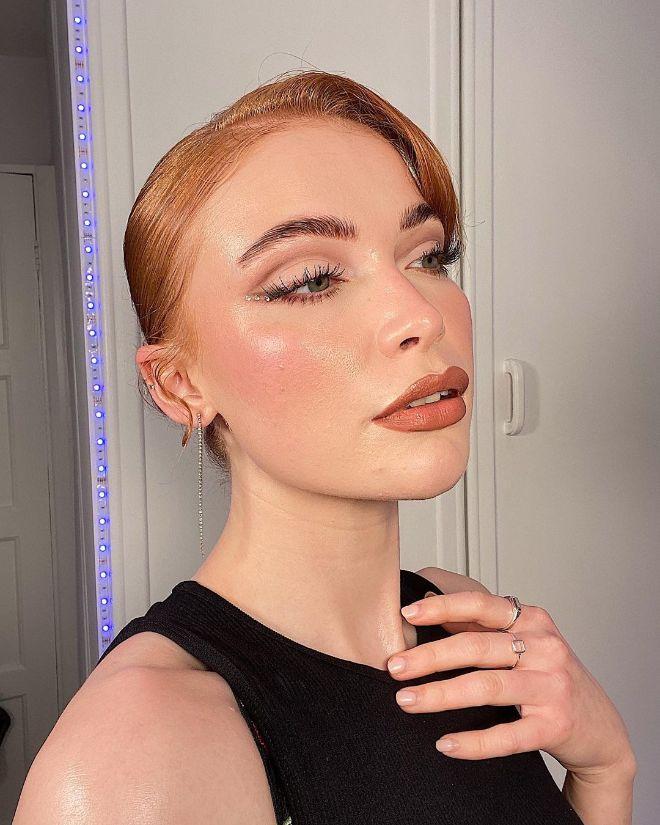 Shiny, Dewy Makeup Looks Are Still In Style For 2023, And We're Here For It!