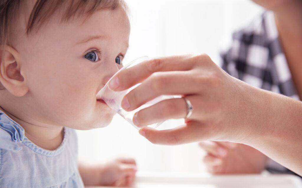 baby-drinking-milk