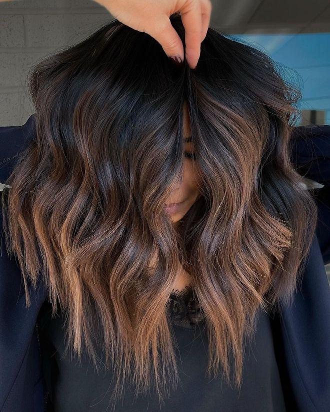 Caramel Highlights Are Making The Rounds Once Again In Time For The Warm Weather