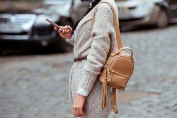 woman-city-bag-belt-phone-traveling