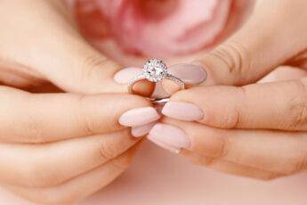 engagement-ring-guide-main-image-woman-holding-diamond-ring