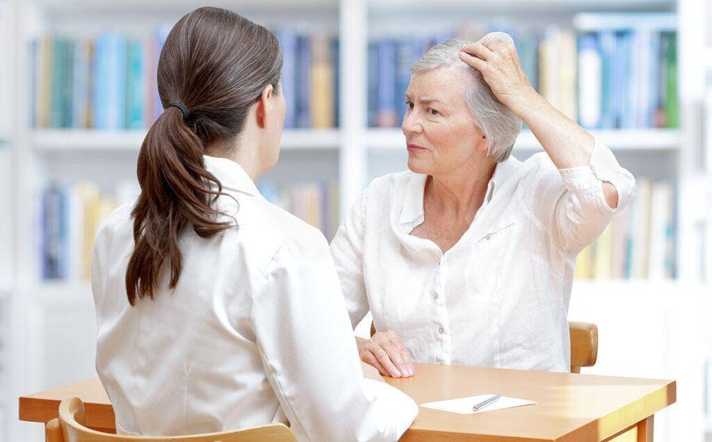 old-mature-woman-at-doctors-hair-loss