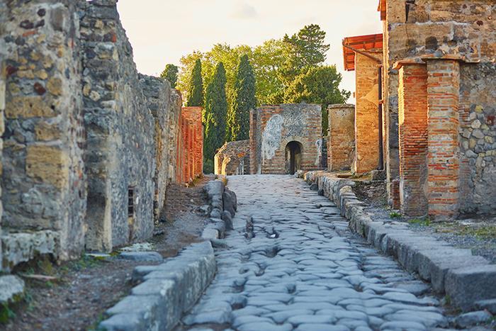 the-neverending-story-of-pompeii-pompeii-travel-fashionisers