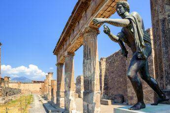 the-neverending-story-of-pompeii-pompeii-travel-fashionisers