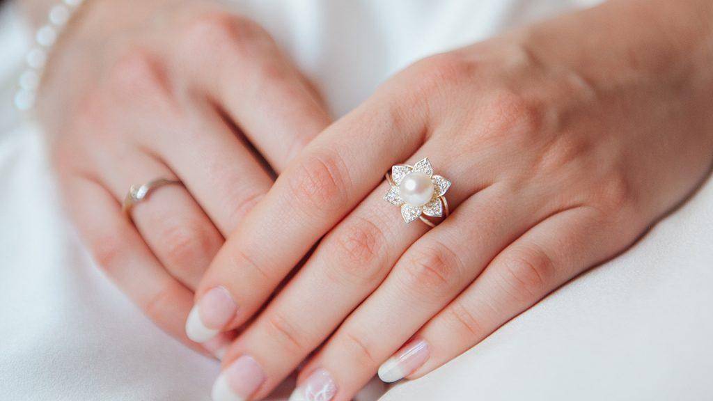 pearl-engagement-ring-main-photo-engagement-ring-on-bride