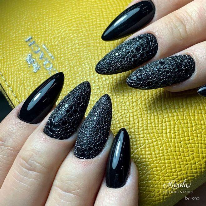 Snakeskin Nails Are Winter’s Most Amazing Manicure